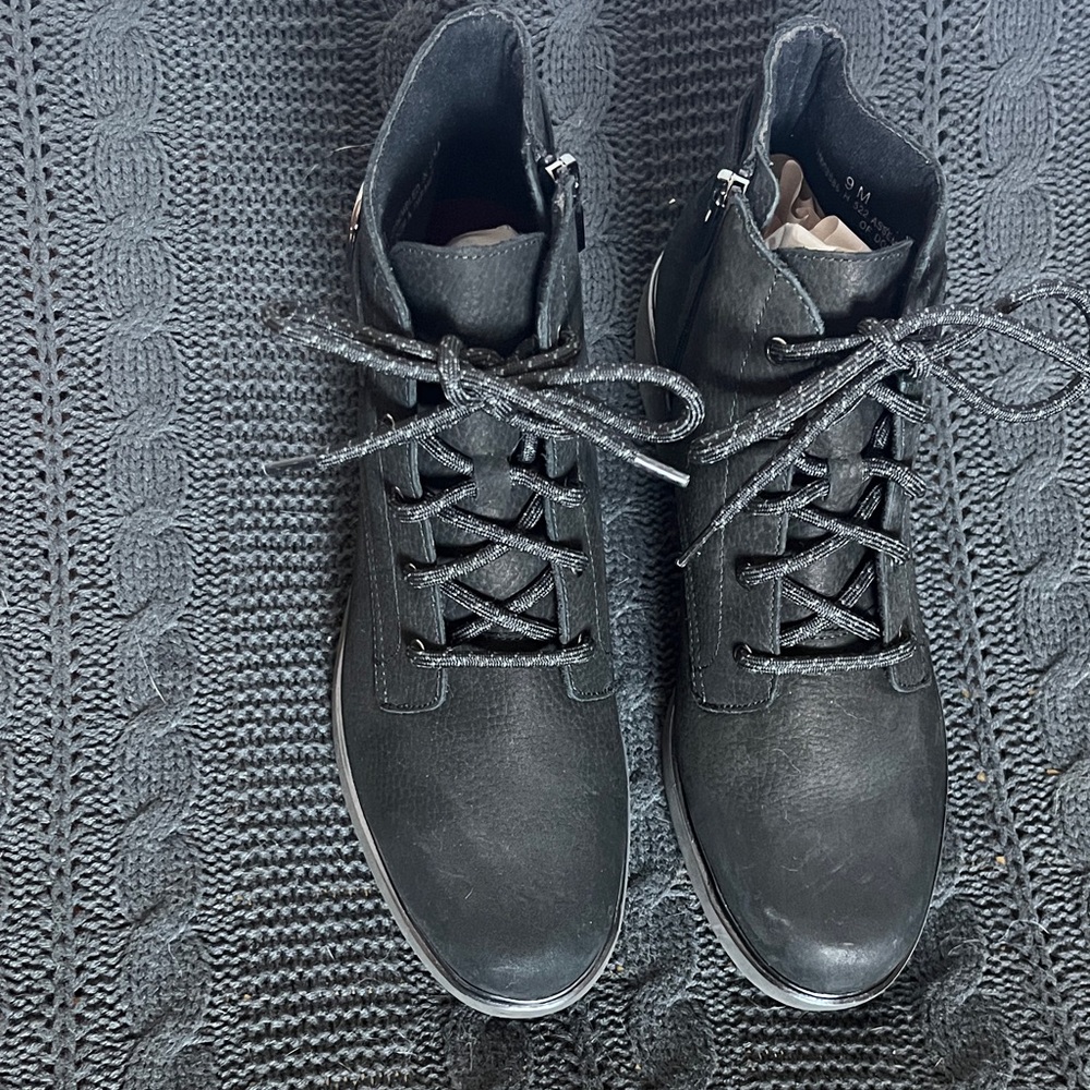 NWT Munro Bradley II Black Lace Up Boots for Women - Picture 2 of 11